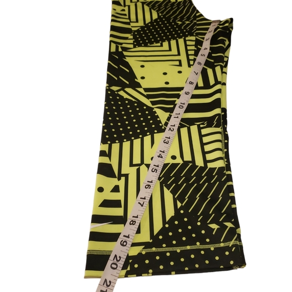 Nike Pro Women's Size Medium Workout Capris - Picture 6 of 8